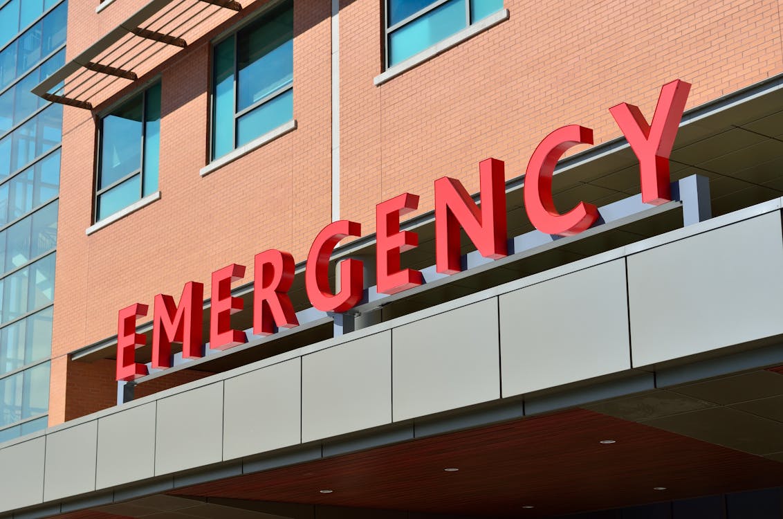 outdoor sign identifying emergency room at hospital